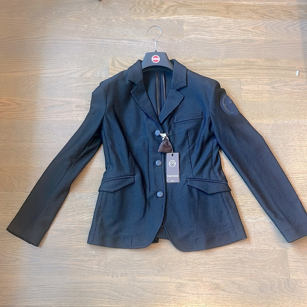 Vestrum mesh show coat BNWT Sz 42